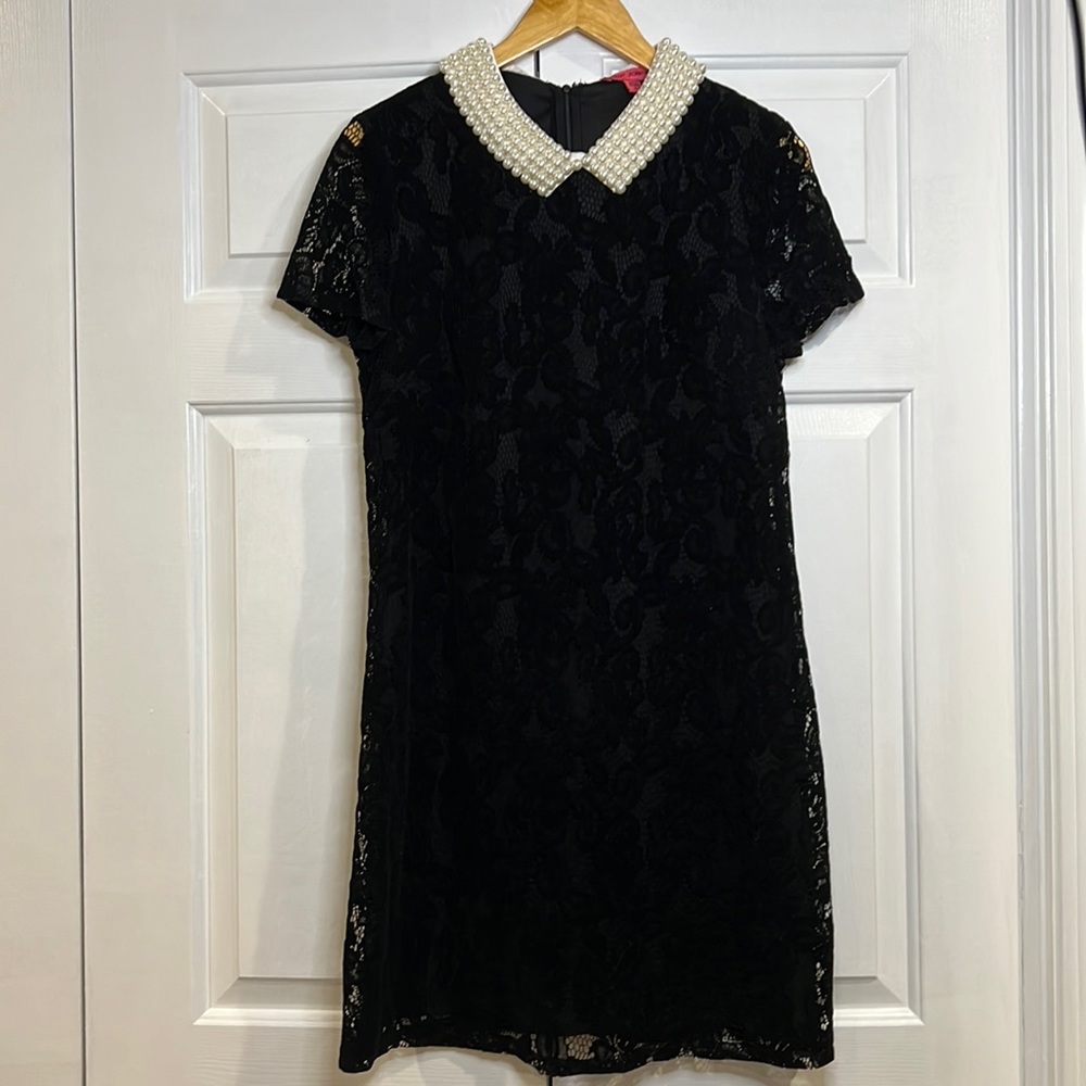 Very pretty formal dress (almost Coco Chanel)